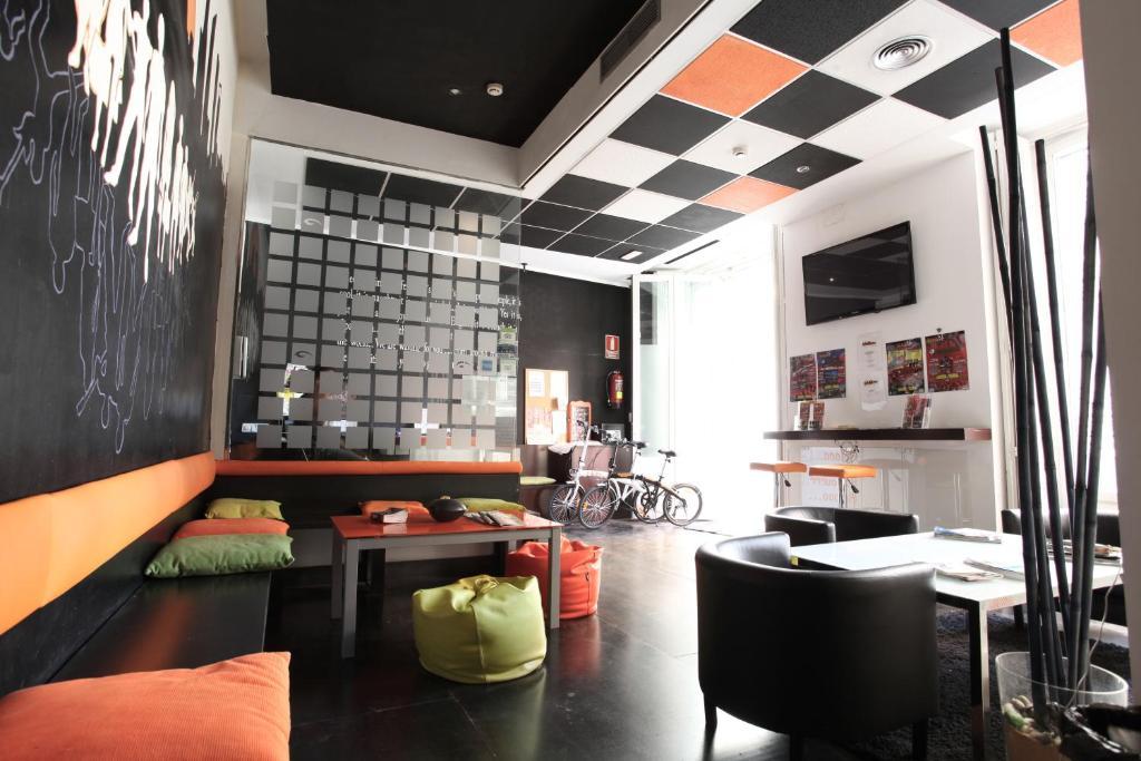 Hostels Meetingpoint Madri Exterior foto